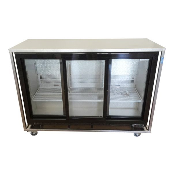 Koelbuffet 3 deurs glas ( schuifmodel) met RVS bovenblad ( mag niet op aanhanger vervoerd worden)