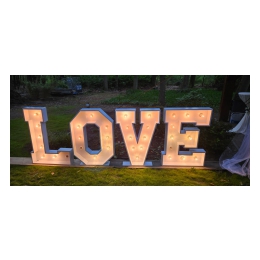 LOVE letters 1 mtr hoog met verlichting